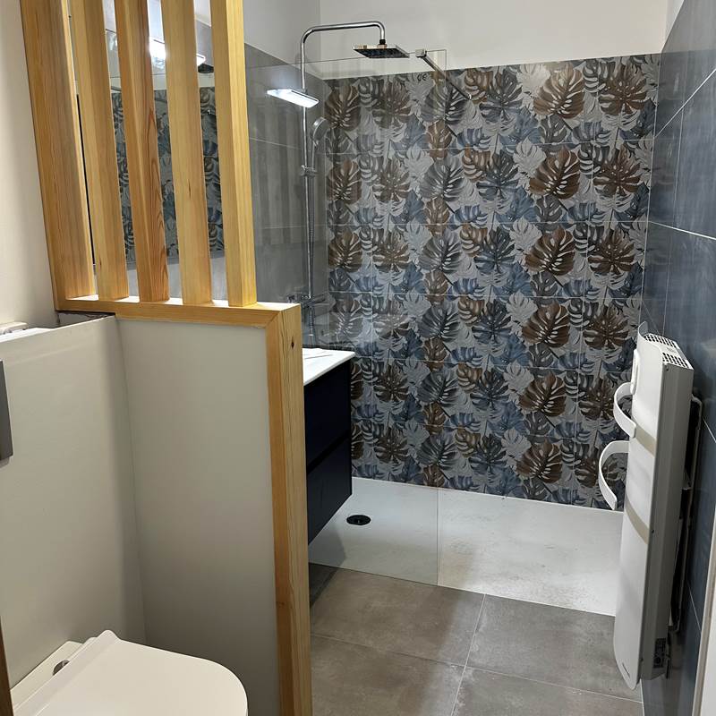 Logement 1 LE MAINE LOREVA CONSTANT vue salle de bain