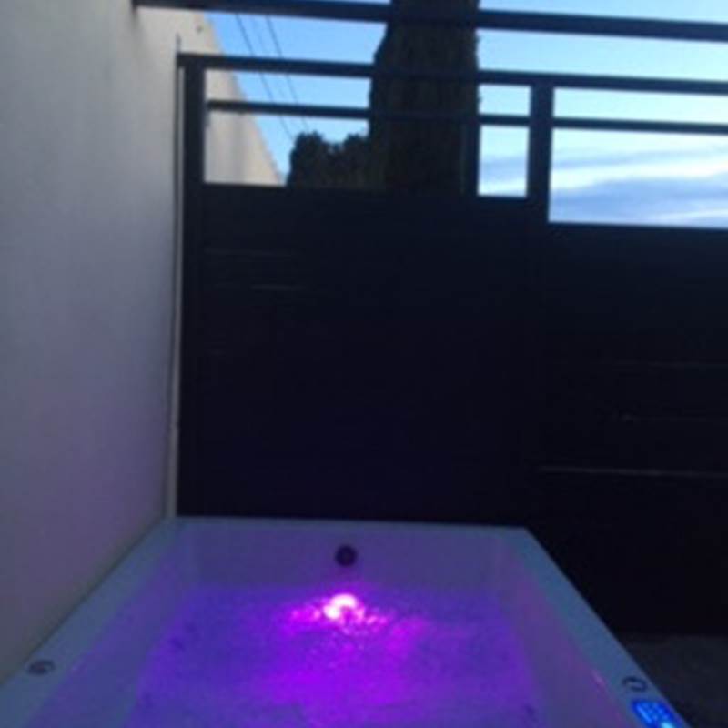 jacuzzy pour deux disponible d avril a octobre