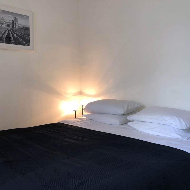 Le lit Queen size avec sa literie haute résilience