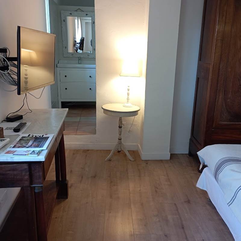 Chambre rabassier côté télévision