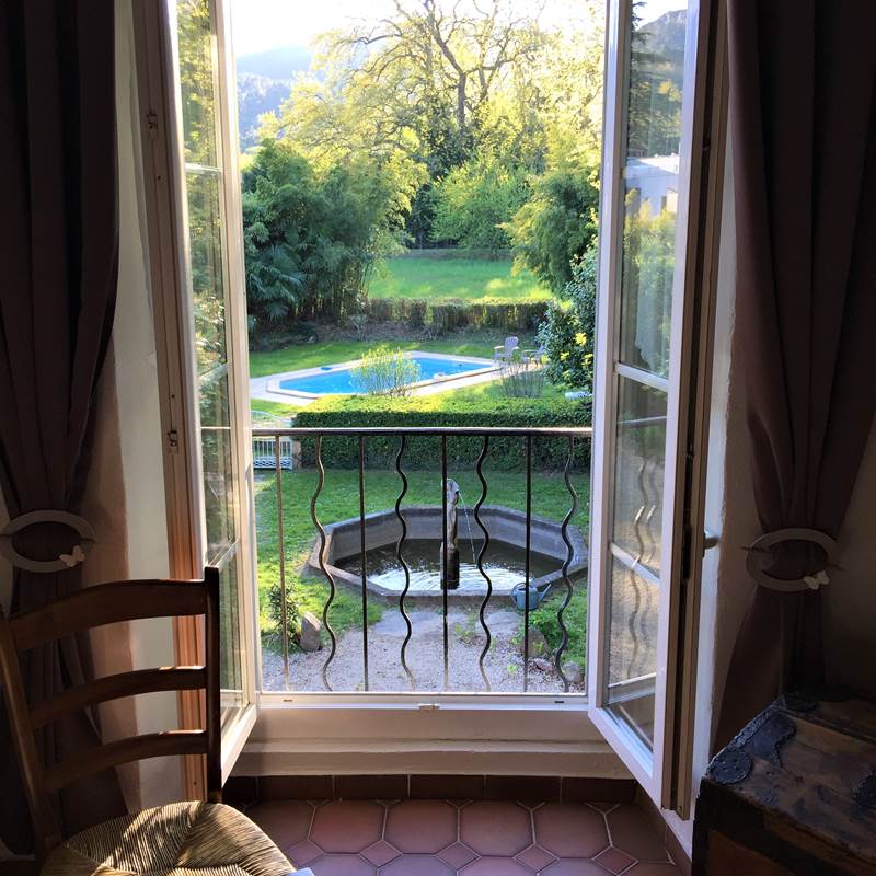 jardin fontaine piscine gite anduze