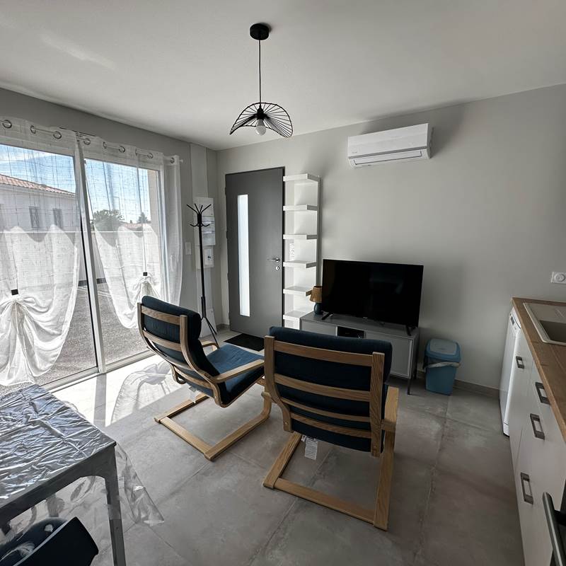 Logement 1 LE MAINE LOREVA CONSTANT vue salon 2