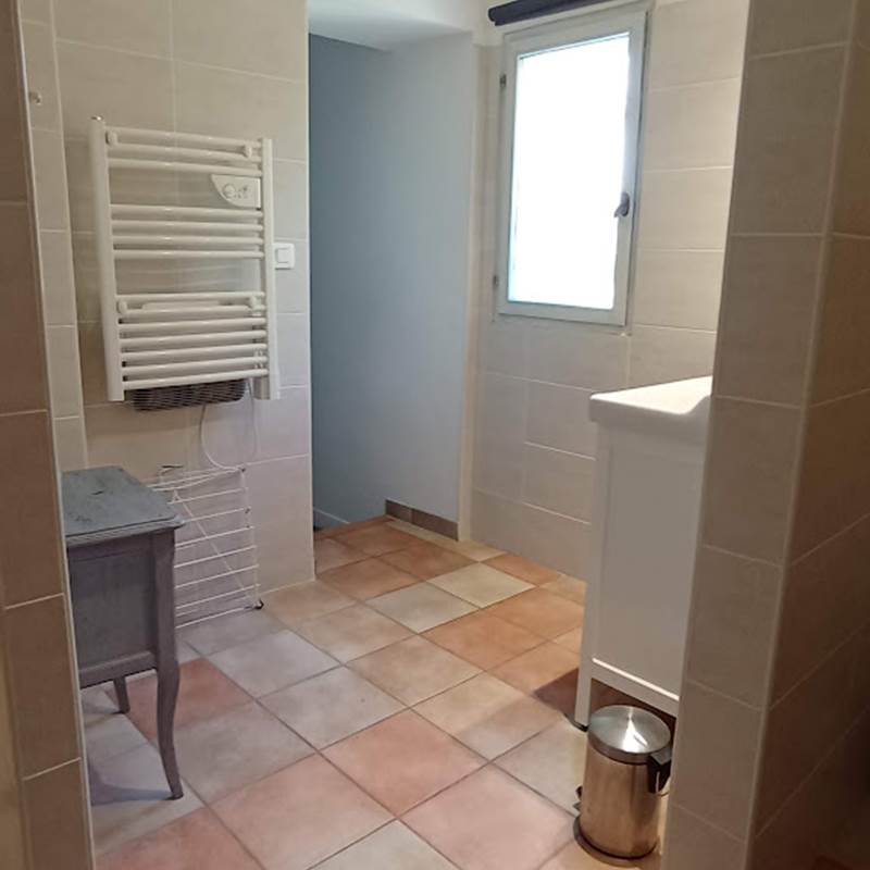 Salle de douche appartement à l'Isle sur la sorgue