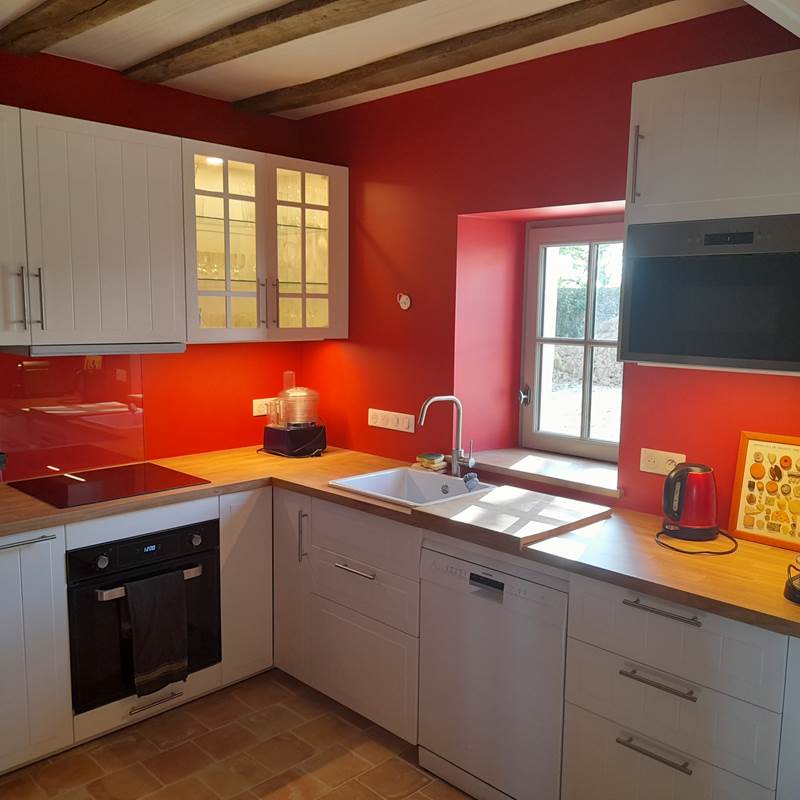 Cuisine du Cerf avec vue sur le jardin