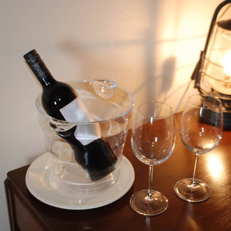 chambre L'R de Rien suggestion de vin Le Ranch des Lacs