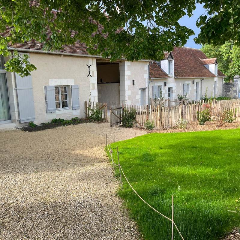 VUE JARDINS CYGNE ET CERF