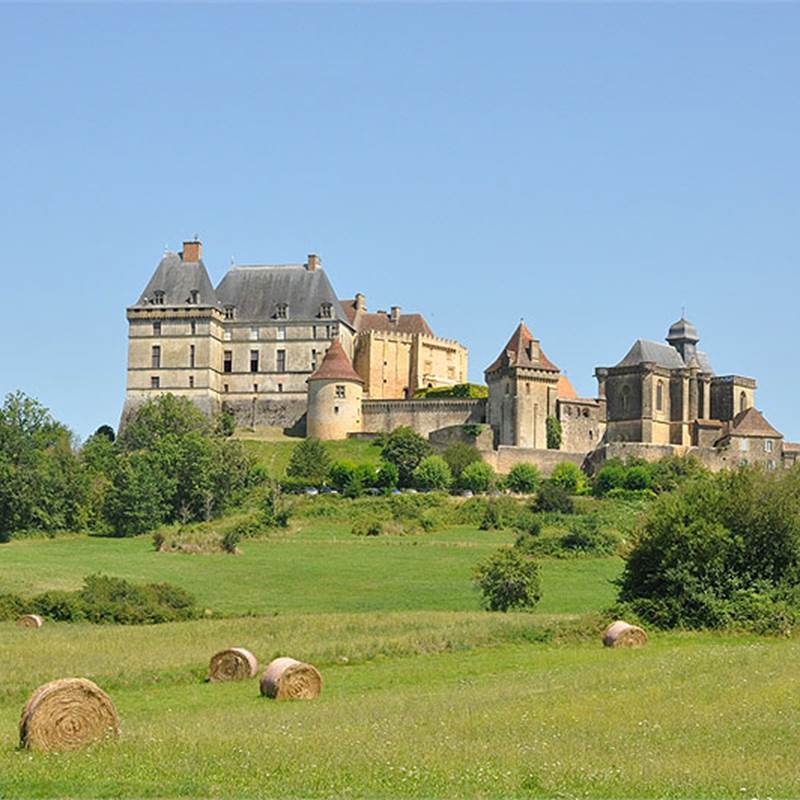 chateau-Biron-01-img-around