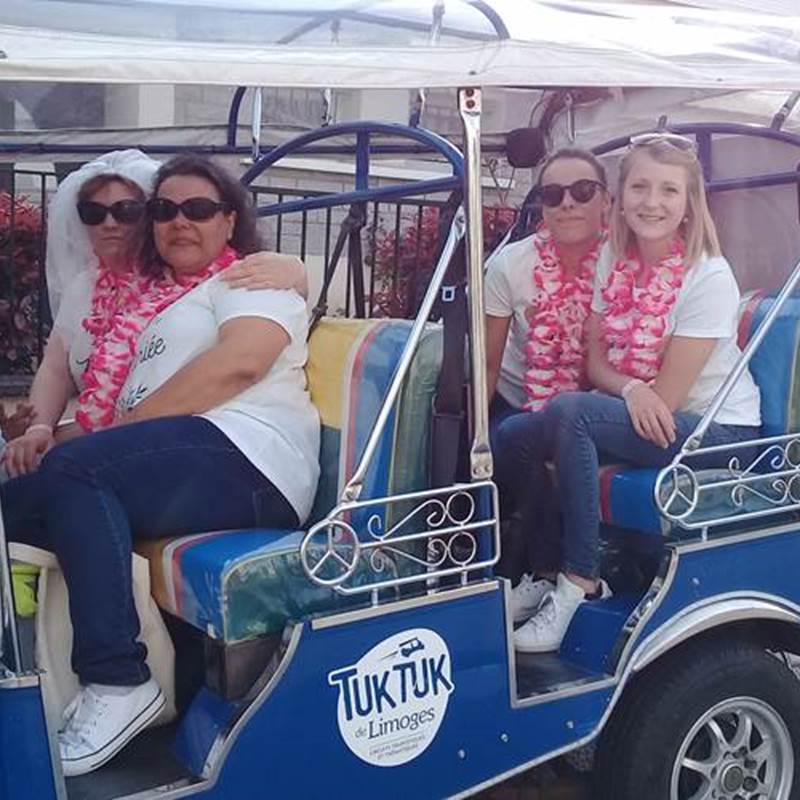 Tuk-tuk pour vos évènements. Enterrement de vie de jeunes filles-galerie