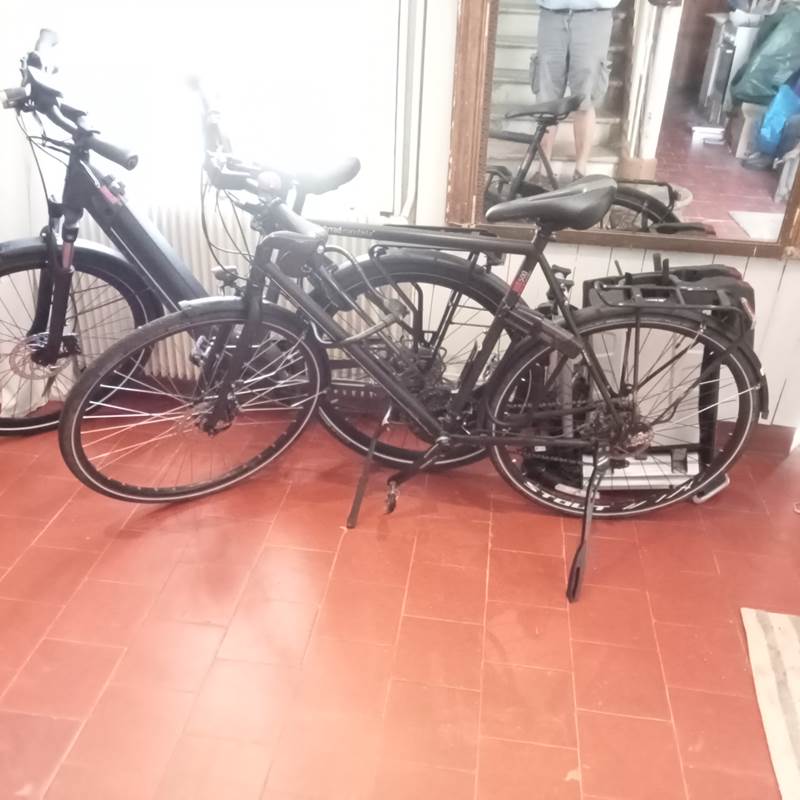 Le Mas Palegry chambres d'hôtes Perpignan - Le parking à vélos dans la maison. Nous accueillons beaucoup de cyclistes qui apprécient de pouvoir mettre leurs montures en sécurité dans la maison.