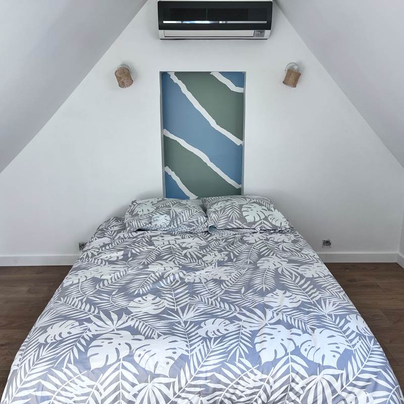 Chambre à l'étage lit 140x190