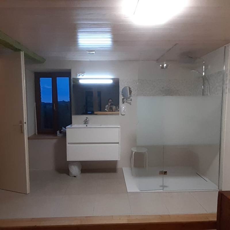 Chambre Paul rebeyrolle - espace optimisé - espace sanitaire ouvert sur la Chambre - rénovation juin 2021