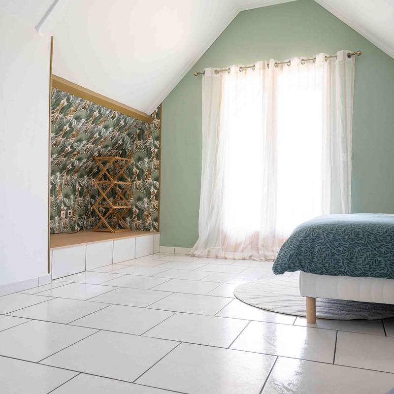 Grande chambre à l'étage avec terrasse vue sur le jardin