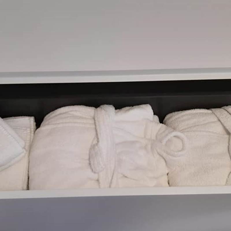 Serviettes de toilettes - peignoirs - espace sanitaire - Le Ranch des Lacs - rénovation 2021