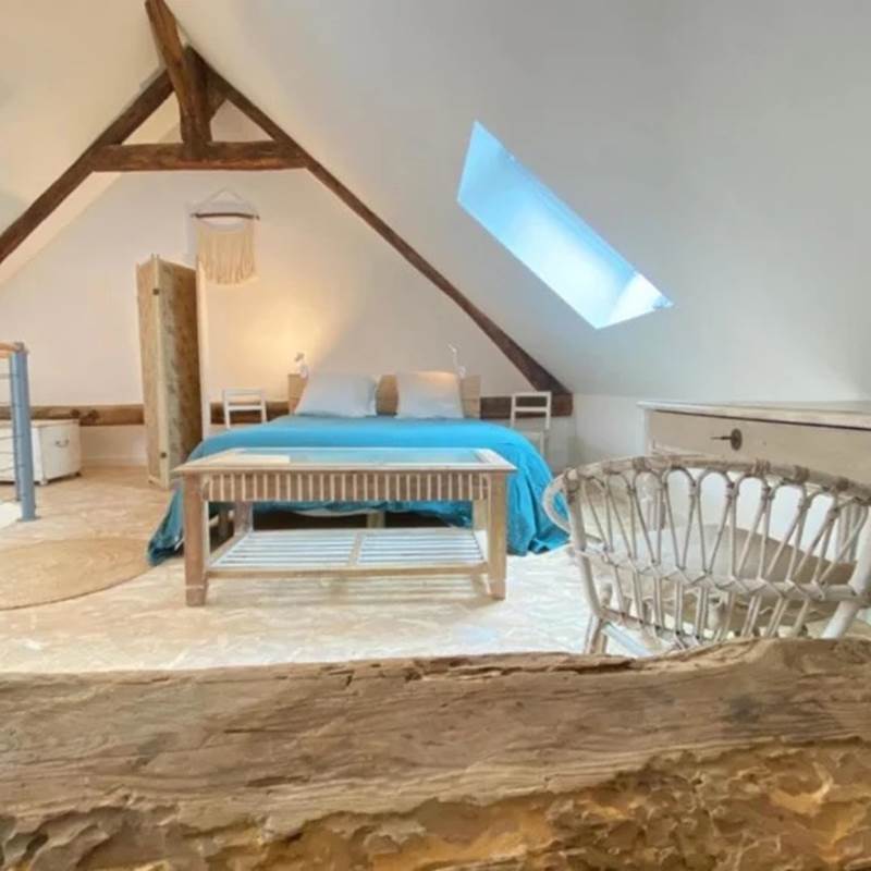 chambre sous les toits avec vue  lit double chambre montagne