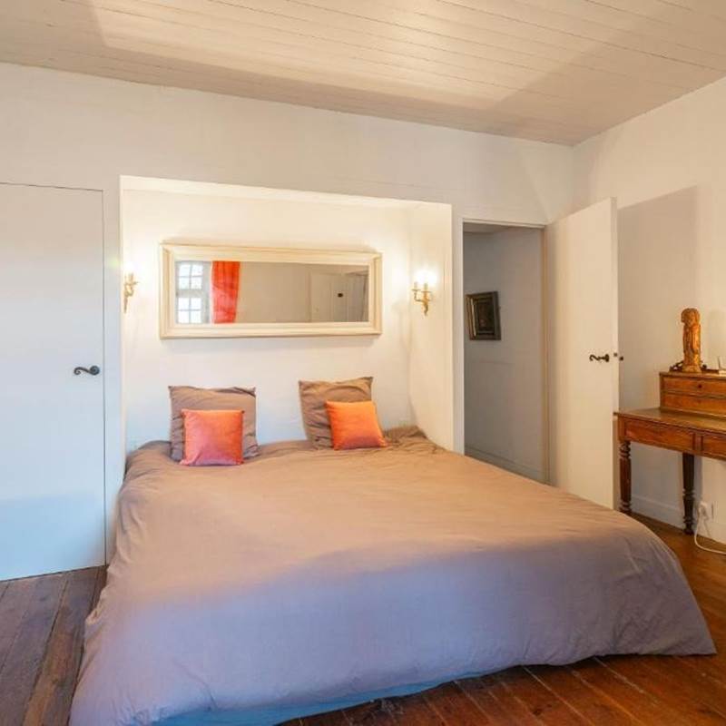 chambre-lit-queen-size-charente-maritime