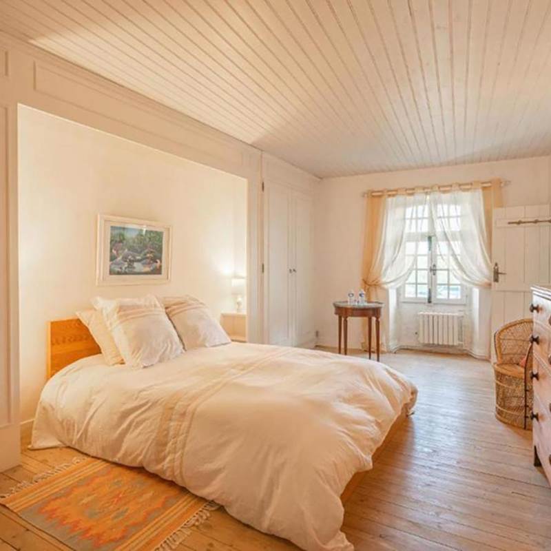 chambre-double-spacieuse-charente-maritime