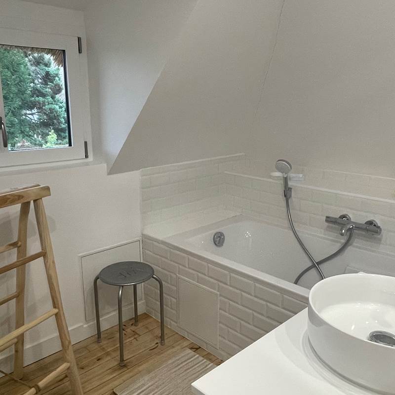 la salle de bain de l'étage
