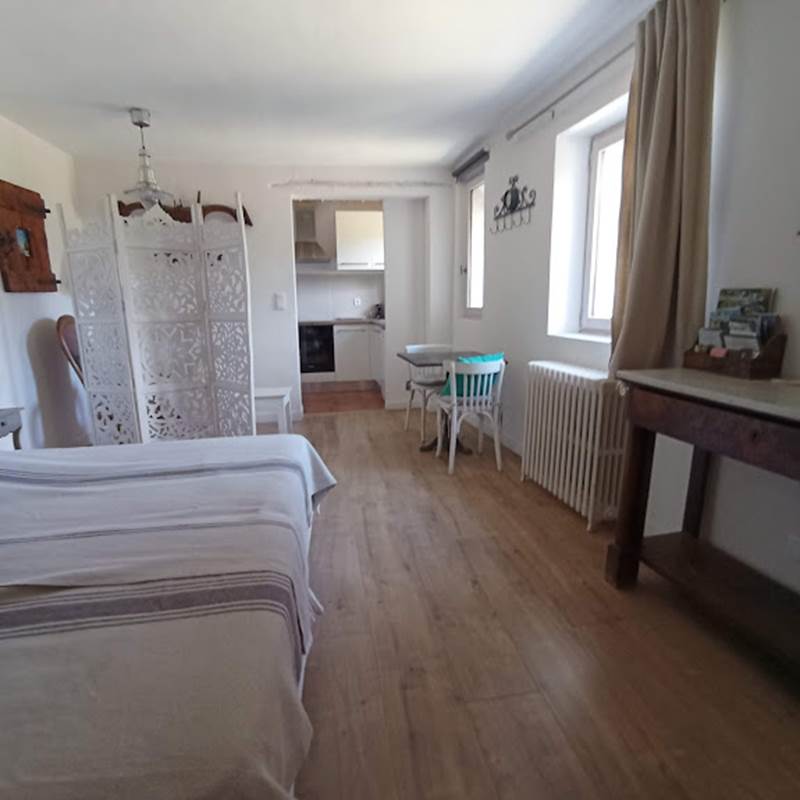 chambre et pièce à vivre en Provence