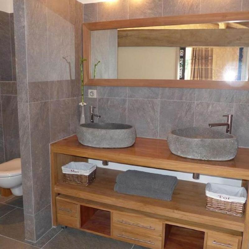 les-Doucins-et-Spa-Gîte-6-personnes-salle-de-bain
