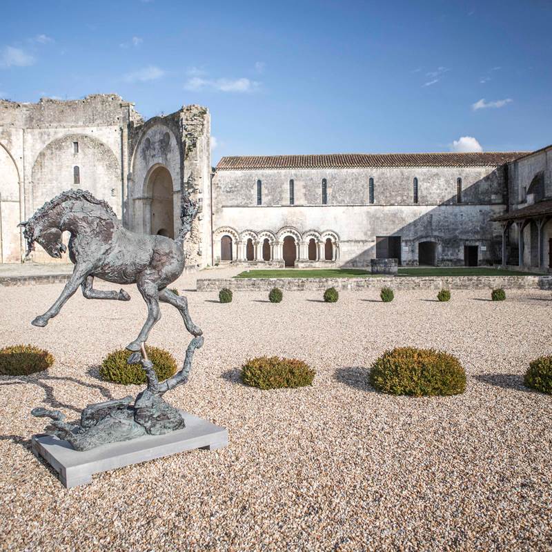 Abbaye de Trizay vue d'ensemble ©G. Ecale-img-around