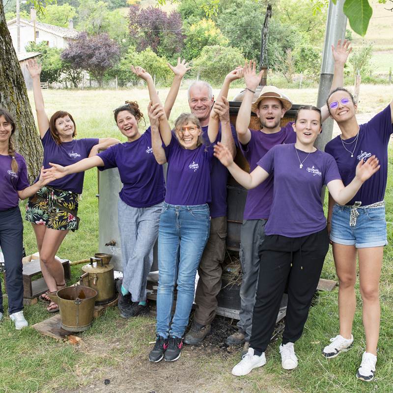 Rencontrer un métier : une expérience pédagogique, authentique, au contact des distillateurs.-galerie
