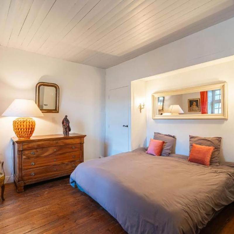 chambre-lit-queen-size-charente-maritime