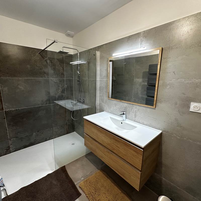 Logement 3 Evasion LE MAINE LOREVA CONSTANT vue salle de bain