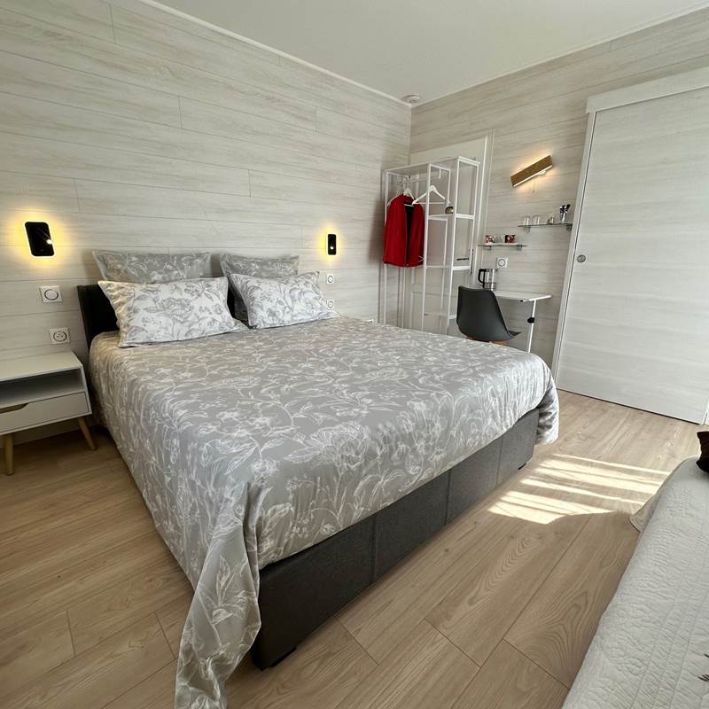 Chambre avec coin dressing