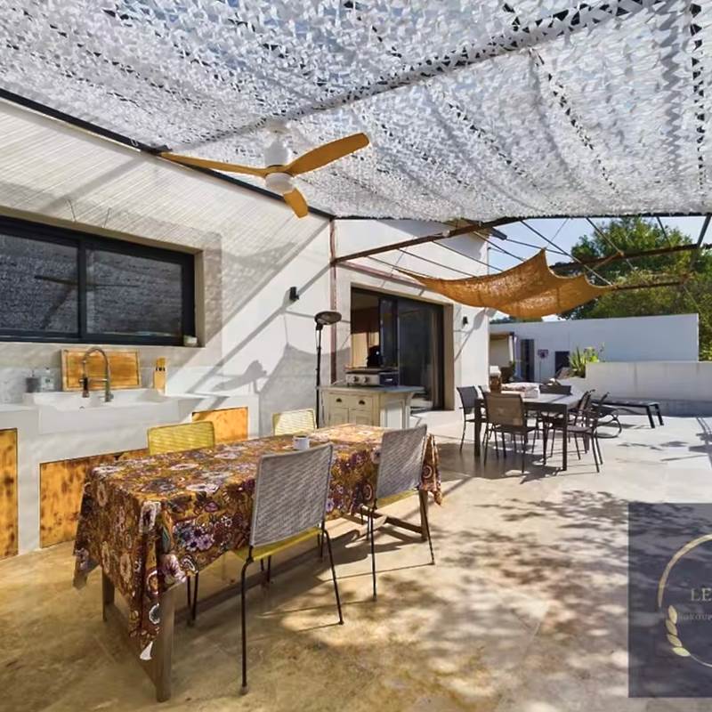 Salon de jardin et table