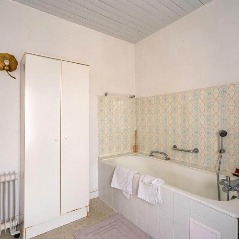 chambre-lit-queen-size-charente-maritime