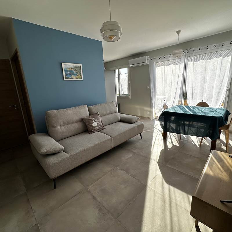 Logement 4 Escapade LE MAINE LOREVA CONSTANT vue salon coin repas