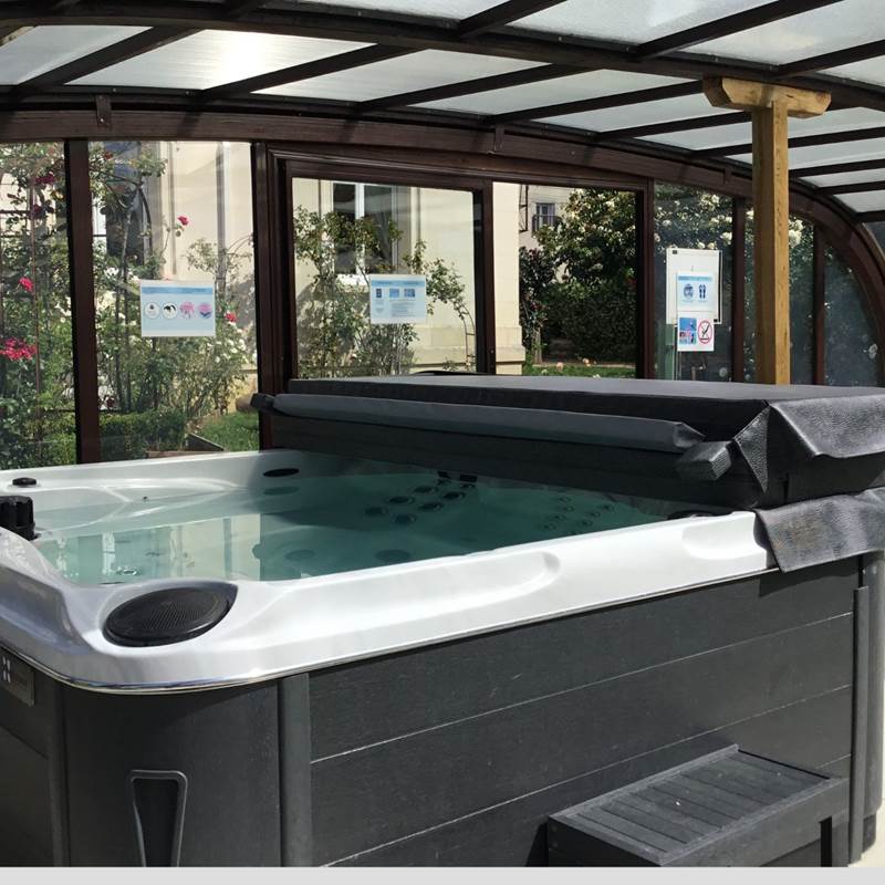 jacuzzi villa