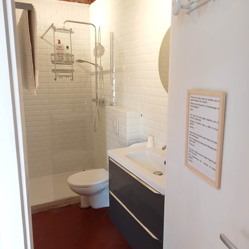 Le Mas Palegry chambres d'hôtes Perpignan chambre 3 Côté terrasse salle de bain 01