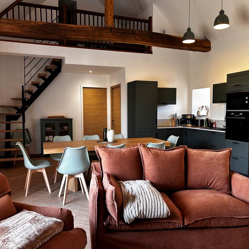 salon avec cuisine équipé long séjour