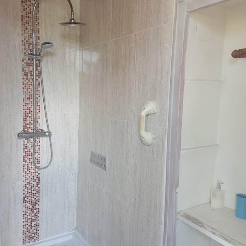 Douche dans la chambre Amado