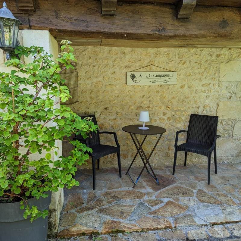 Moulin-Rouhaud-Suite-Junior-Amarante-salon-de-jardin