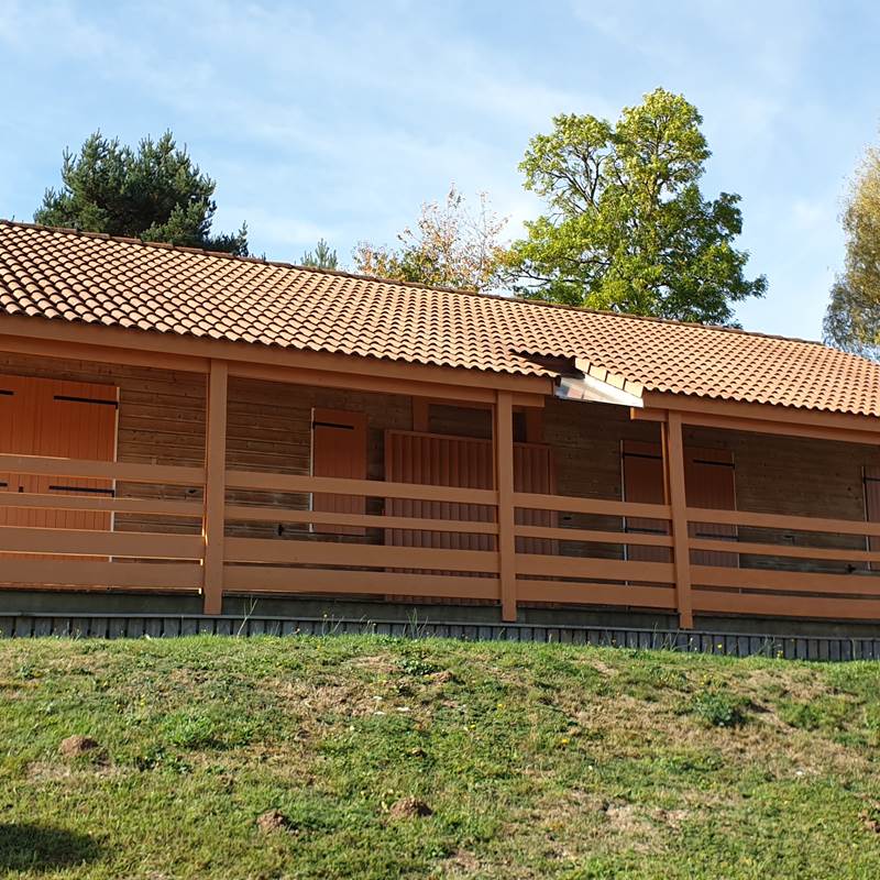 Chalets jumelés (12 couchages, 2 salles d'eau, 2 kitchenettes 1 terrasse commune double)