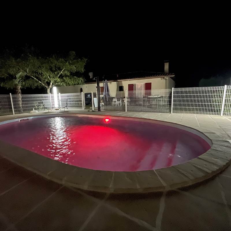 Piscine -Sans son mais lumières 1