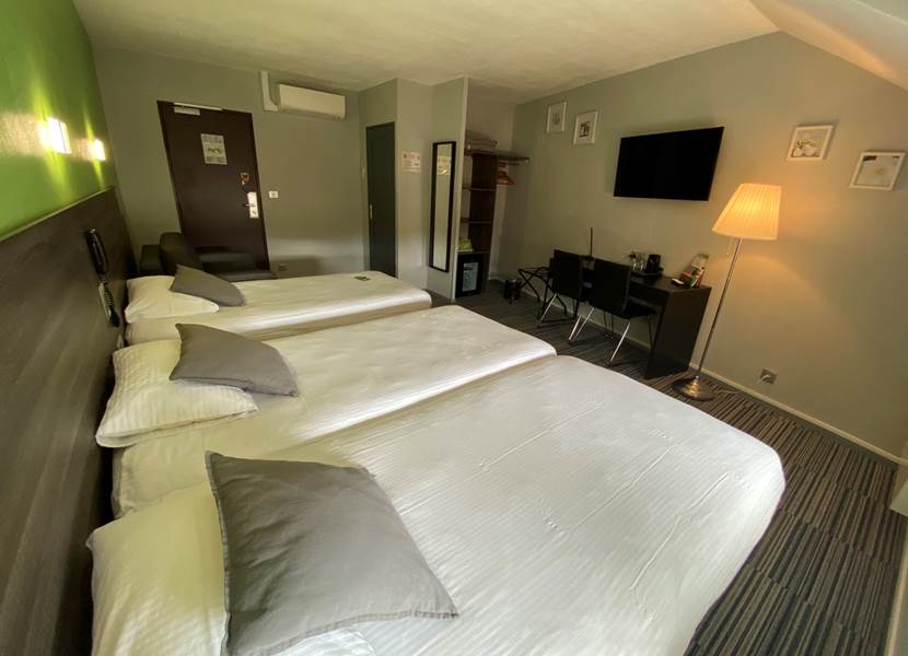 Chambre Triple Climatisée - 3 Lits Simples