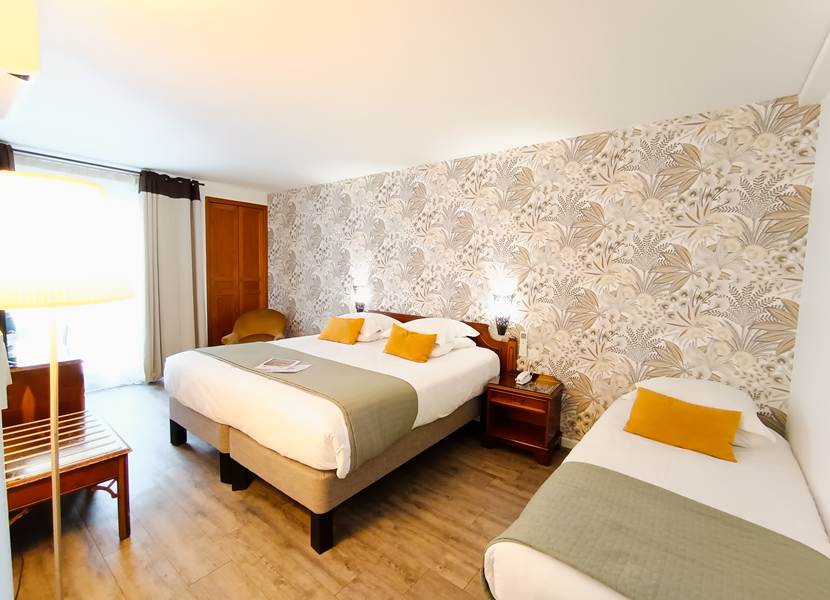 Chambre triple avec grand balcon