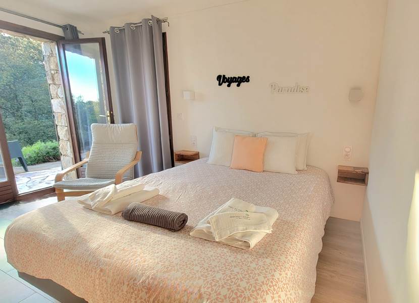 chambre-hotes-charme-corse-vue-jardin-terrasse