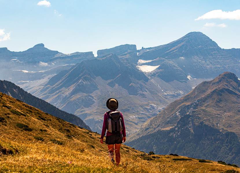 Randonnée guidée sur les hauteurs de Gavarnie face à la brèche de Roland
