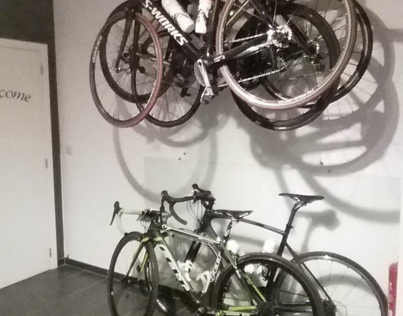 Rack à vélos diponible en intérieur sécurisé. Attention vélos non disponibles.