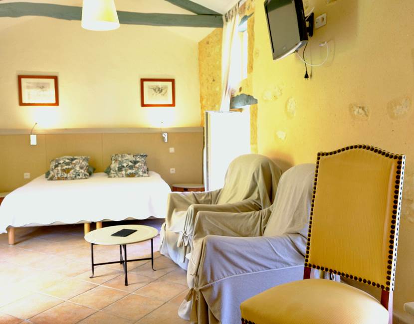 DOMAINE DU CHAMP DE L'HOSTE - chambres d'hôtes à Larzac 24170 - piscine - Dordogne - location suites - location maison de vacances - Suite côté jardin