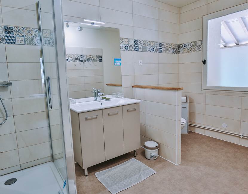 Gîte partagé n°2 - Salle de douche