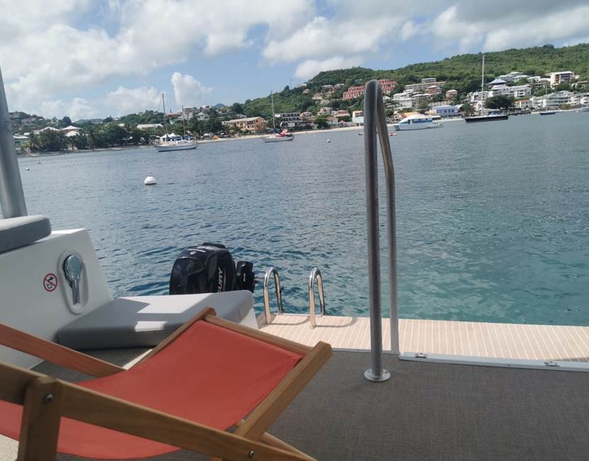 Profitez de la vue depuis le transat sur Anse Mitan