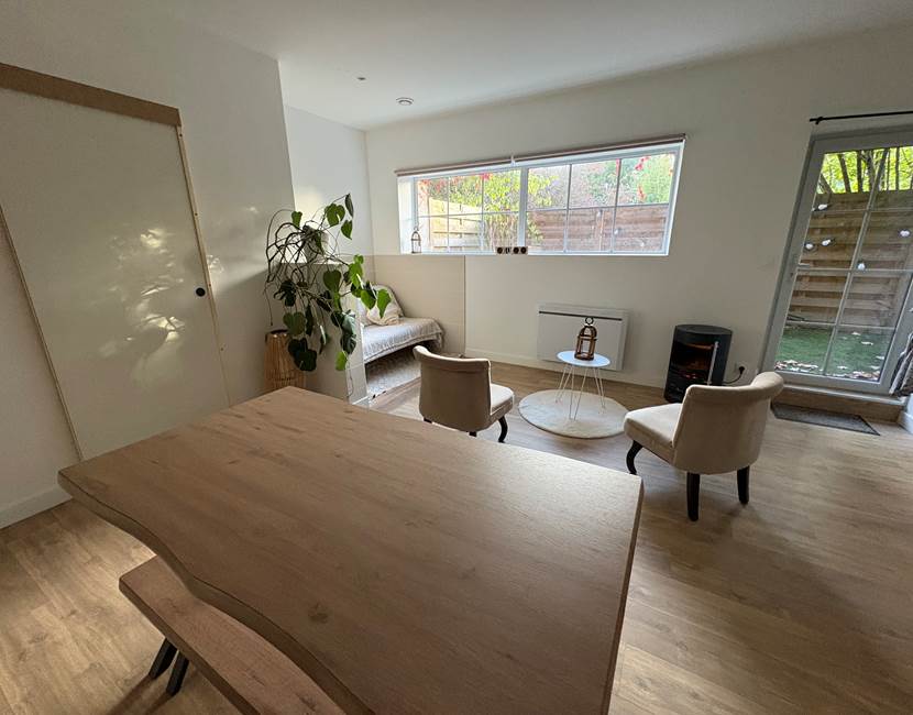 salon-lumineux-gite-le-lijaly-bournezeau-vendee-famille-detente-vacances.jpg