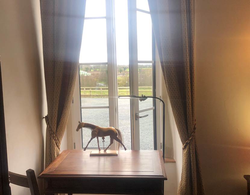 le bureau avec vue sur la vallée de Semilly