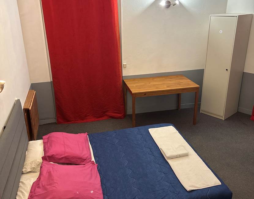 chambre duo, double, spacieuse, confort, vue sur la ville