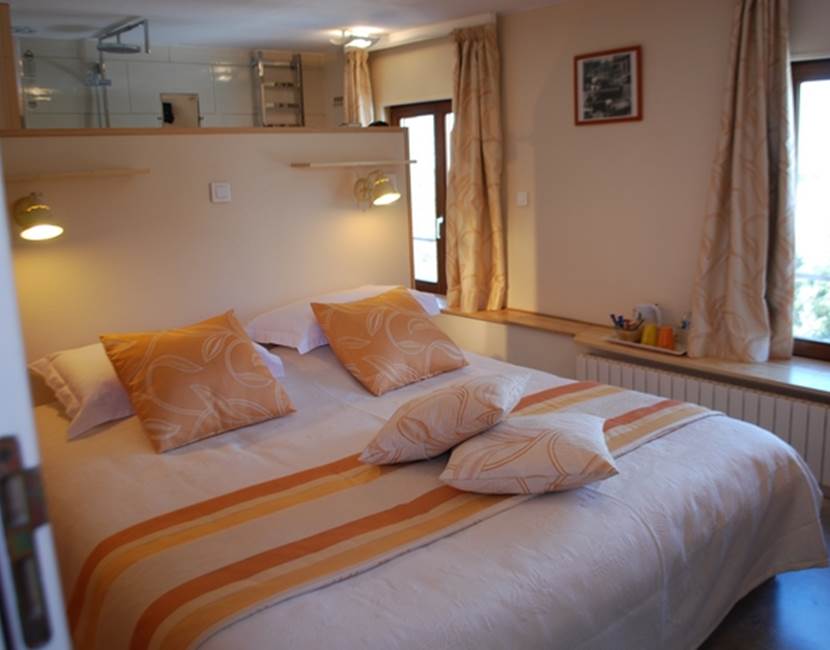chambre Guimbelot au Ranch des Lacs lit de 1,80m x 2,00m vue sur la nature